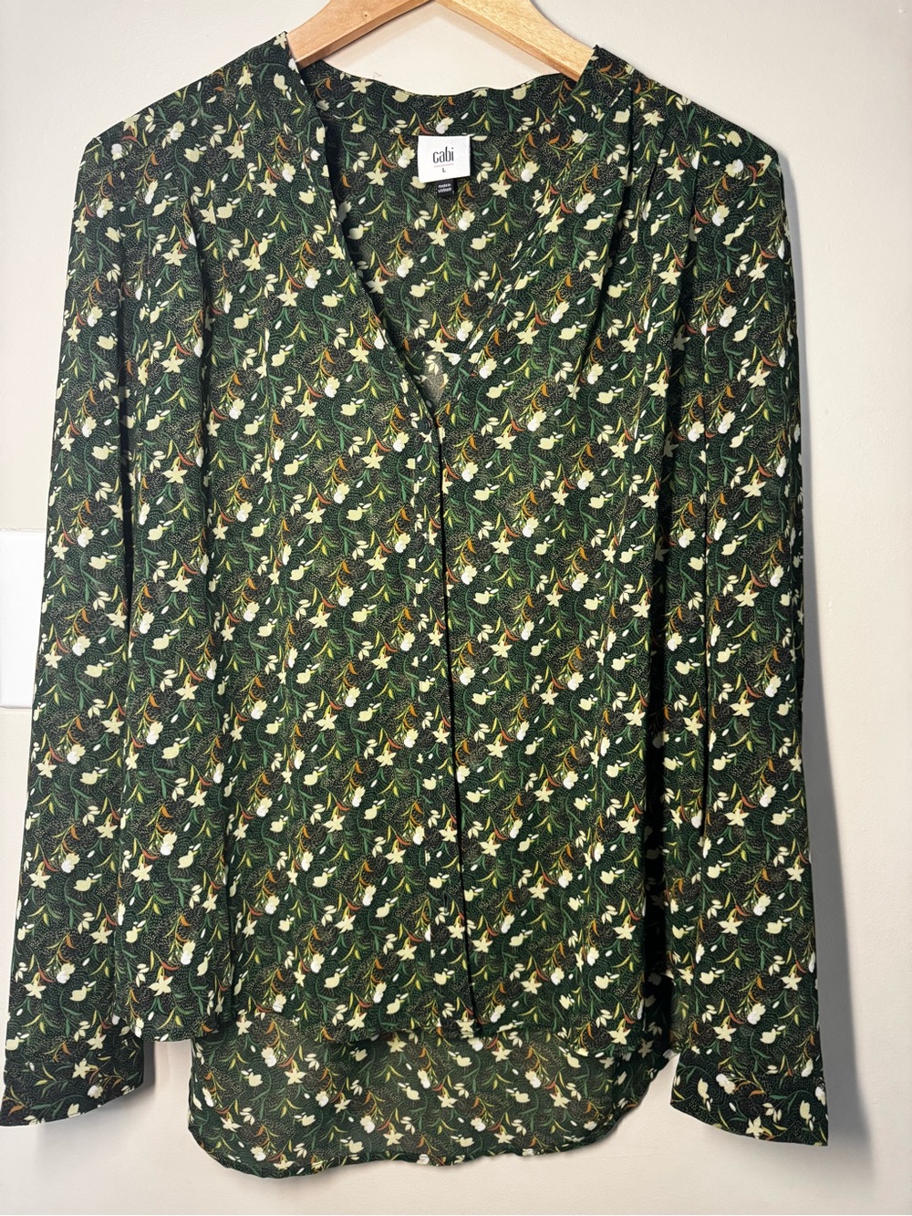 CAbi Women's Green/White Floral V-Neck Button Chiffon Blouse Long Sleeve L #4337
